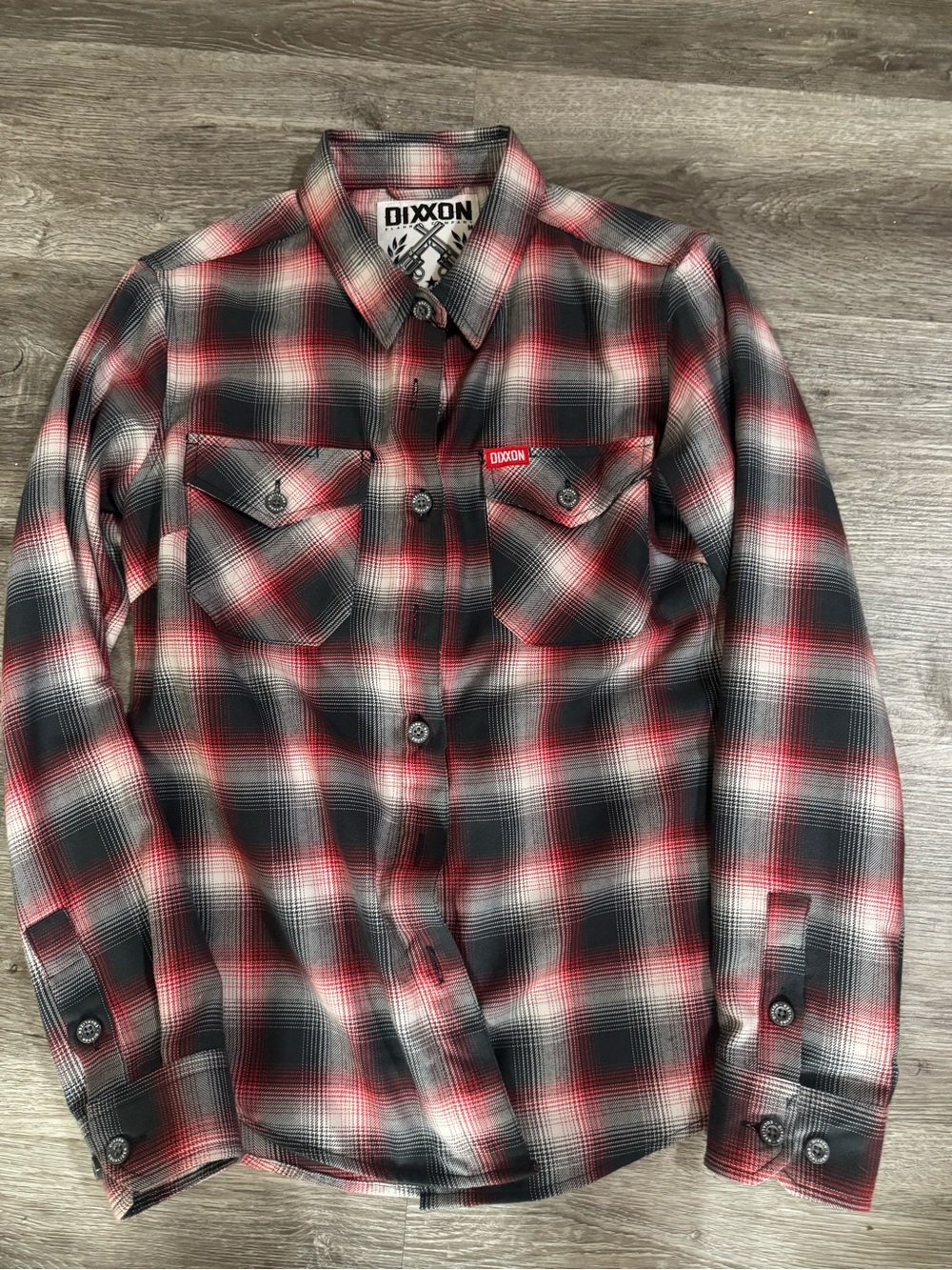 DIXXON Red and Black Plaid Women’s  Button-Down Flannel Medium